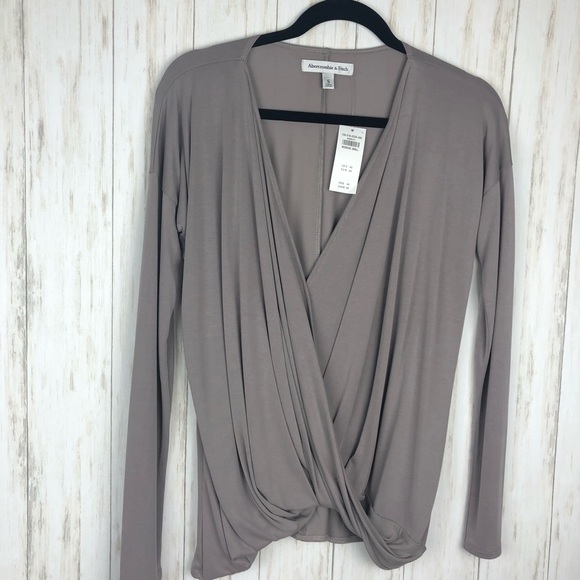 Abercrombie & Fitch Tops - Abercrombie & Fitch small blouse